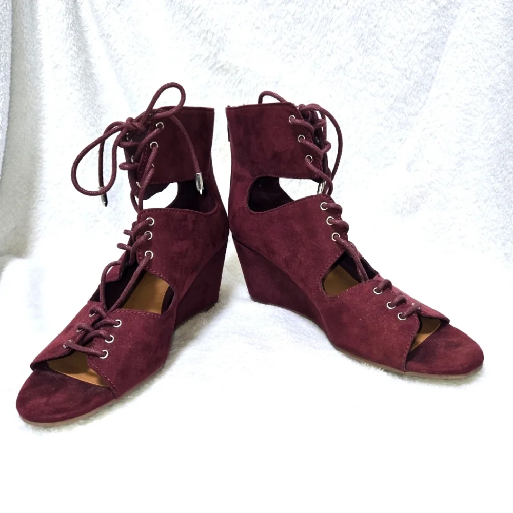Dolcetta 5.5 Burgundy Strappy Wedge Booties Velvety Y2K Sassy RETRO FLASHY HIGH